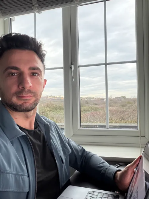 Lee, web designer and founder of Detling Web Design